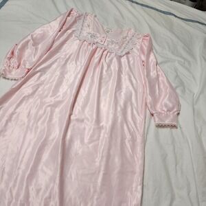 Vintage Barbizon Pink Cuddleskin Nightgown Satiny Lace LS‎ Embroidered  Stunning